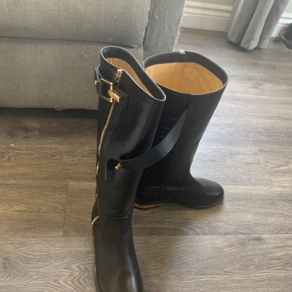 Female sneakers and boots - Picture 3 of 14